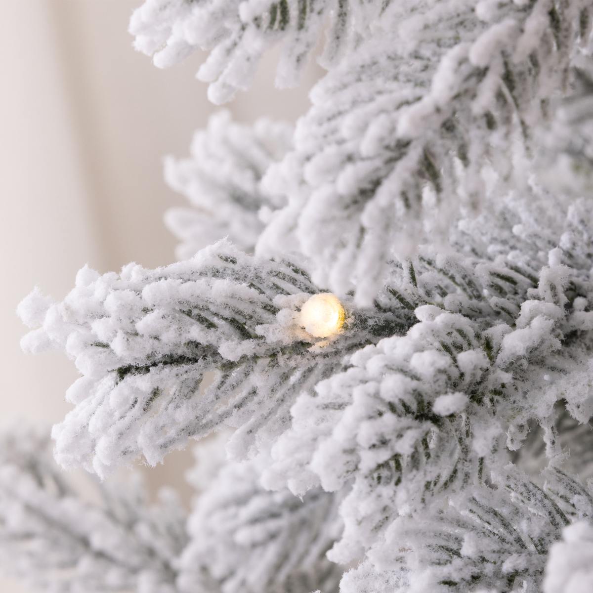HOMCOM Árbol de Navidad Artificial 6 Pies con Ramas de Nieve Realistas, Luces LED - Imagen 18 de 18